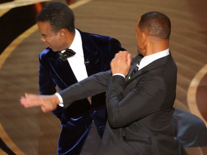 Will Smith slår Chris Rock på Oscars scenen