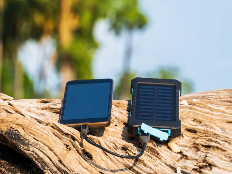 Solcelle powerbank test – Vælg den bedste solcelle powerbank